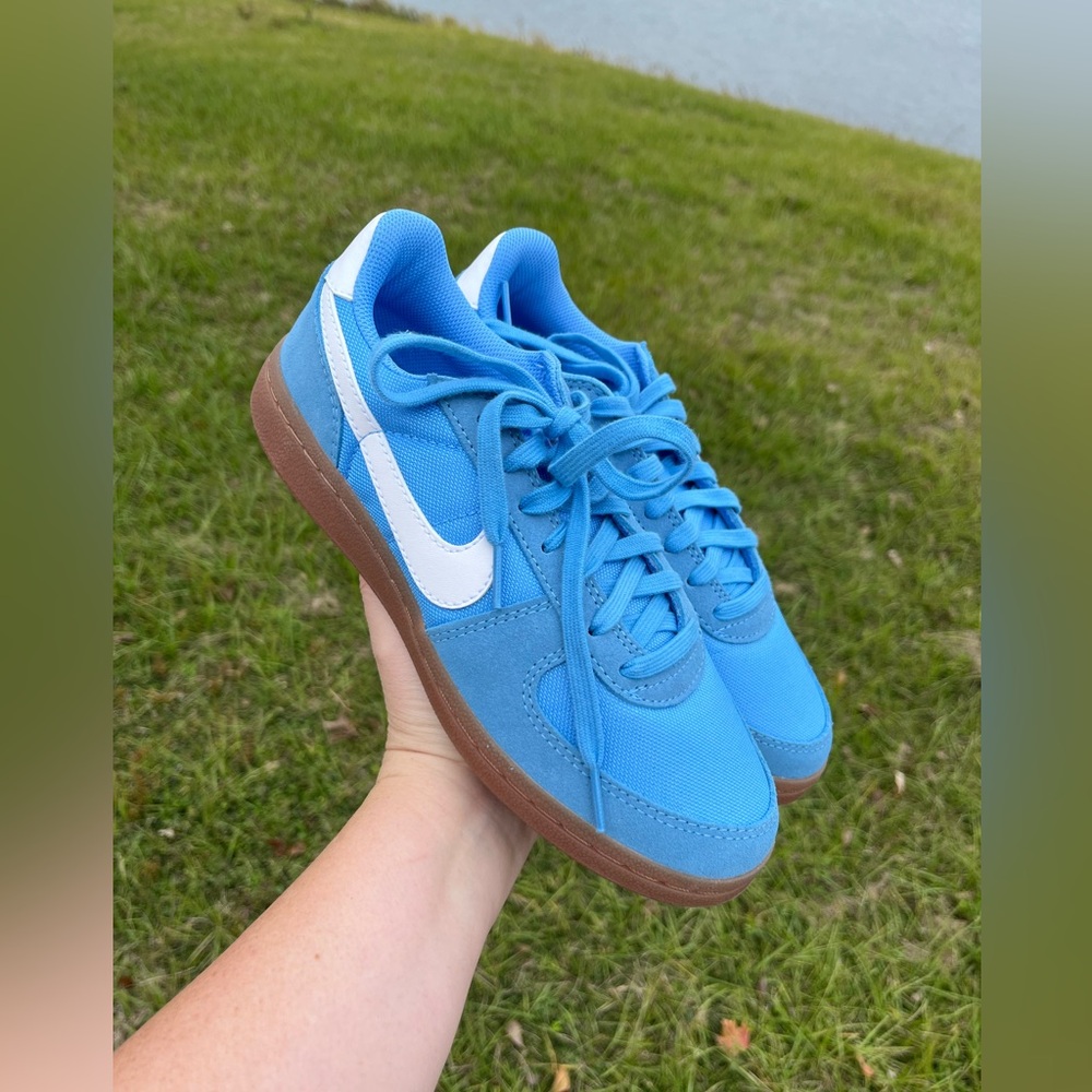 NWOT Nike Field General Shoes Big Boy Size 6 in Blue and White